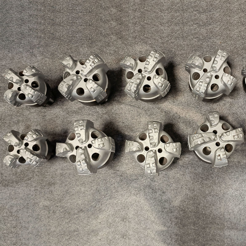 नरम से मध्यम नरम संरचनाओं के लिए कस्टम रंग लचीलेपन के साथ 5 7/8 इंच मिश्र धातु इस्पात PDC ड्रिल बिट्स