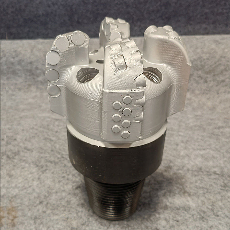 HDD दिशात्मक ड्रिलिंग में ट्रेंचलेस कुएं ड्रिलिंग के लिए ड्रिलिंग टूल मशीन प्रकार कार्बाइड पीडीसी रीमर होल ओपनर